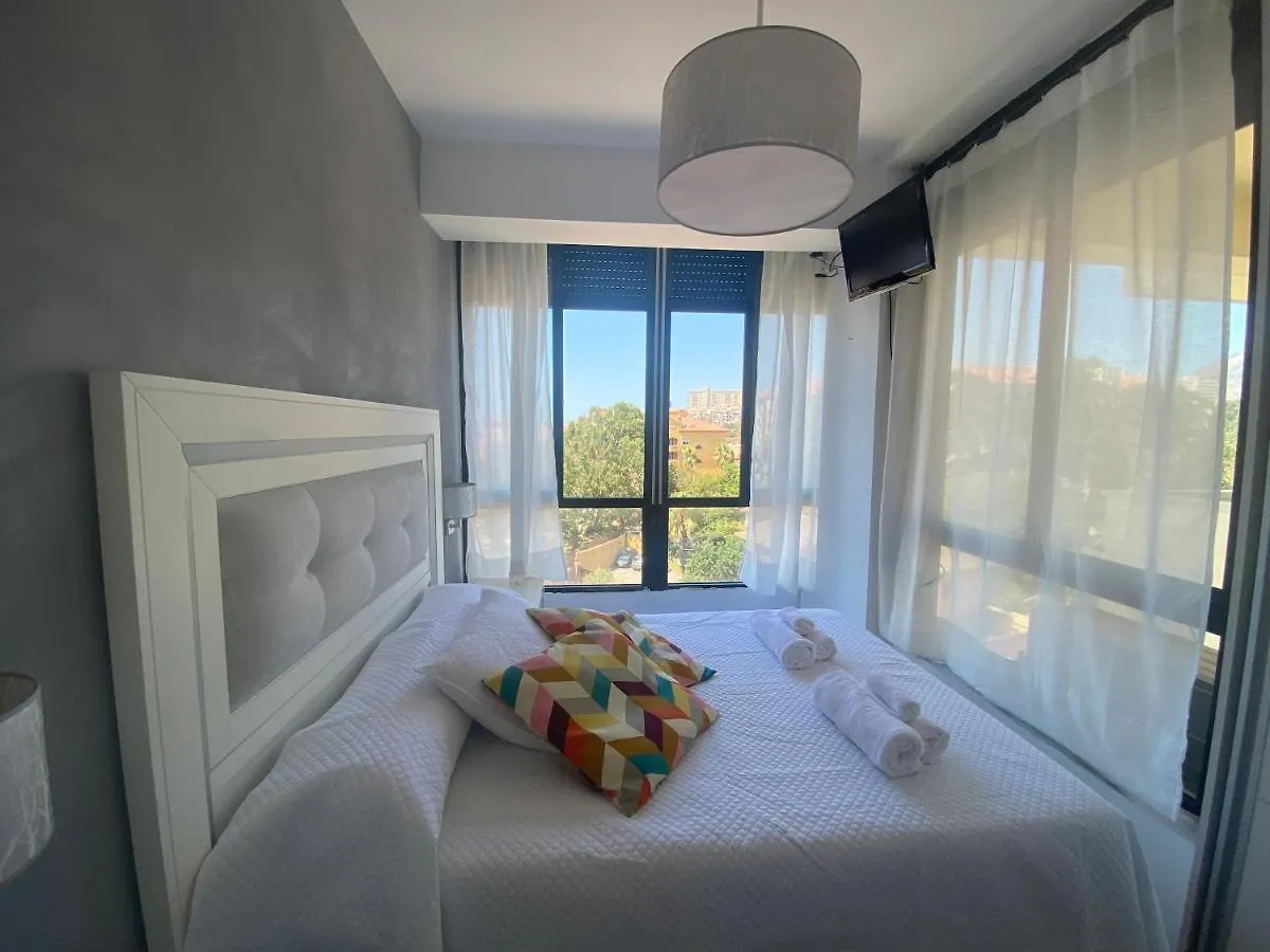 Apartamento moderno en primera línea de playa. Benalmádena