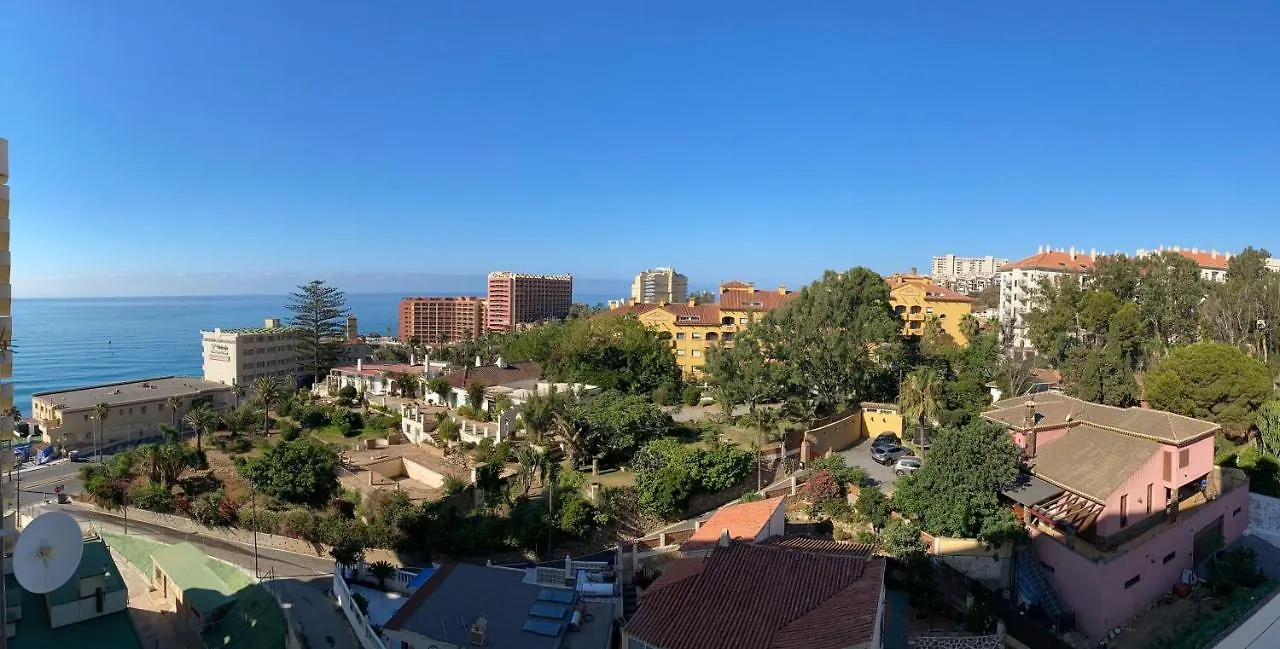 Apartamento moderno en primera línea de playa. Benalmádena España