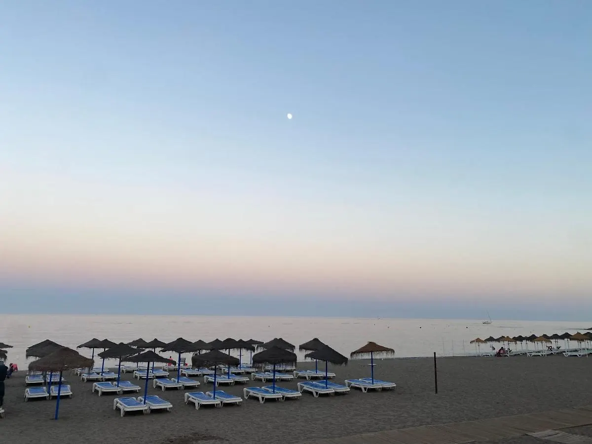 Apartamento moderno en primera línea de playa. Benalmádena